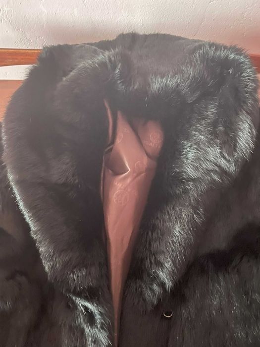 Haină de blană naturală din nurcă – nouă, neagră, elegantă