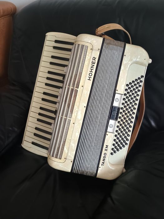 Vând acordeon Hohner