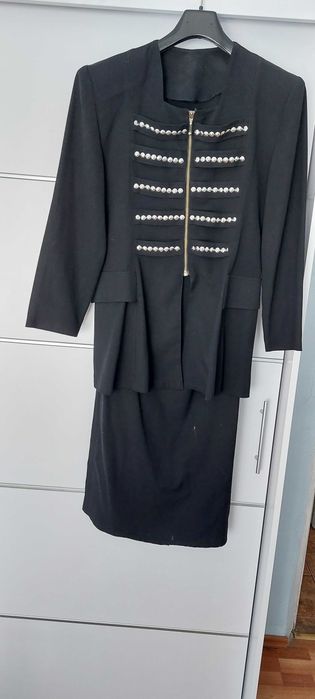 Costum cu fusta lungă