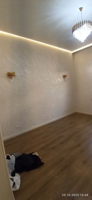 Uy sotiladi 5 xonali 6 sotihli hovli