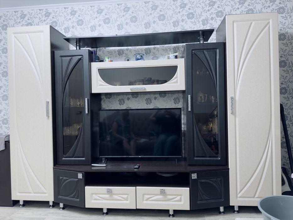 Продам стенку в зал