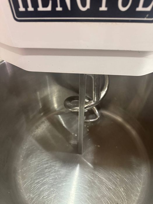 Тестомешалка в отличном состоянии. Яхши холатдаги хамир коргич.