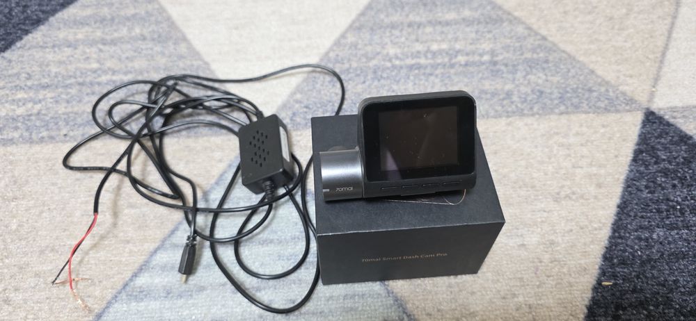 Продам видеорегистратор 70mai dash cam