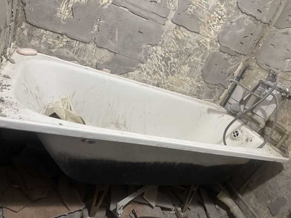 Продается ванна, раковина, унитаз и мебель для ванной