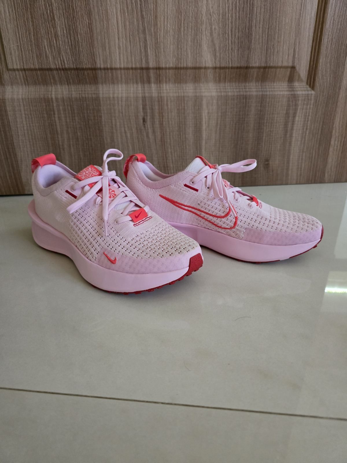 Nike Running - Interact Run SE - Розови