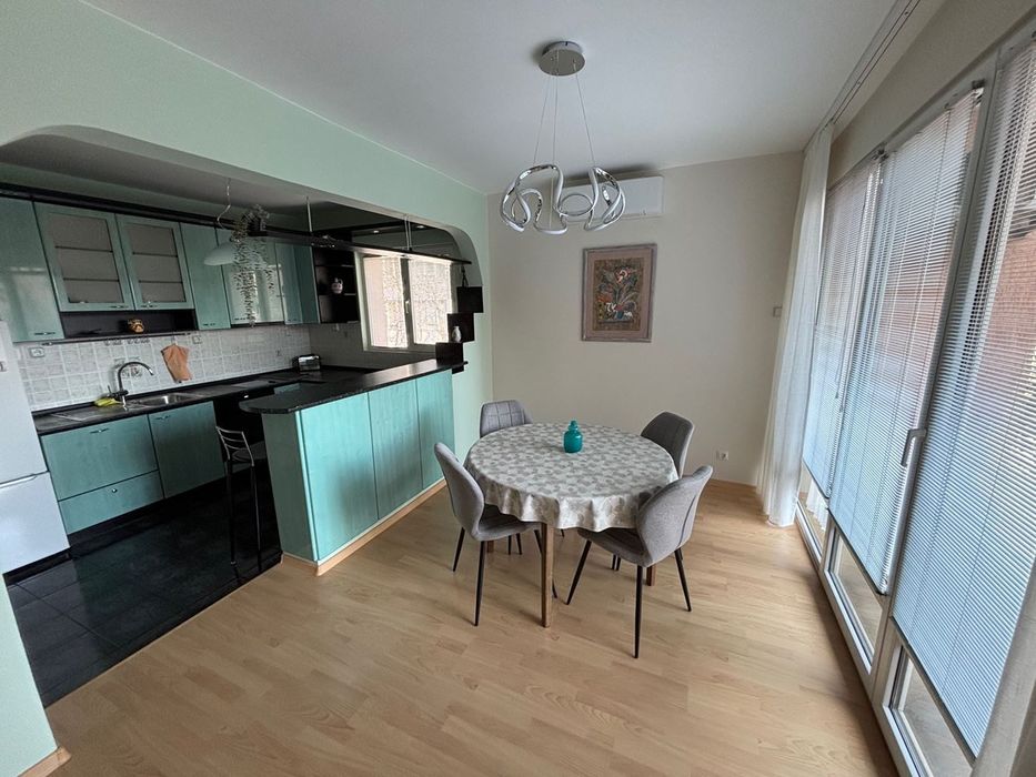 Дава се под наем Тристаен апартамент в София, Стрелбище - 110 кв.м за 730 € - Снимка #4