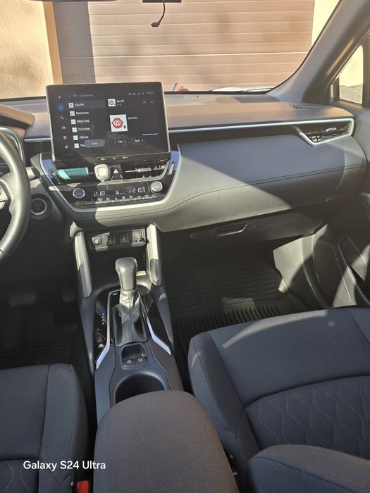 Toyota Corolla Cross Hybrid 4x4 Panoramic!