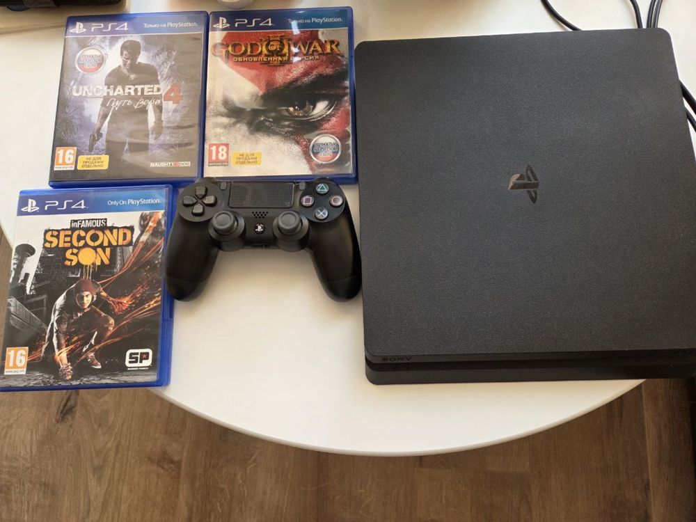 Ps 4 Slim 500 gb + 3 игри