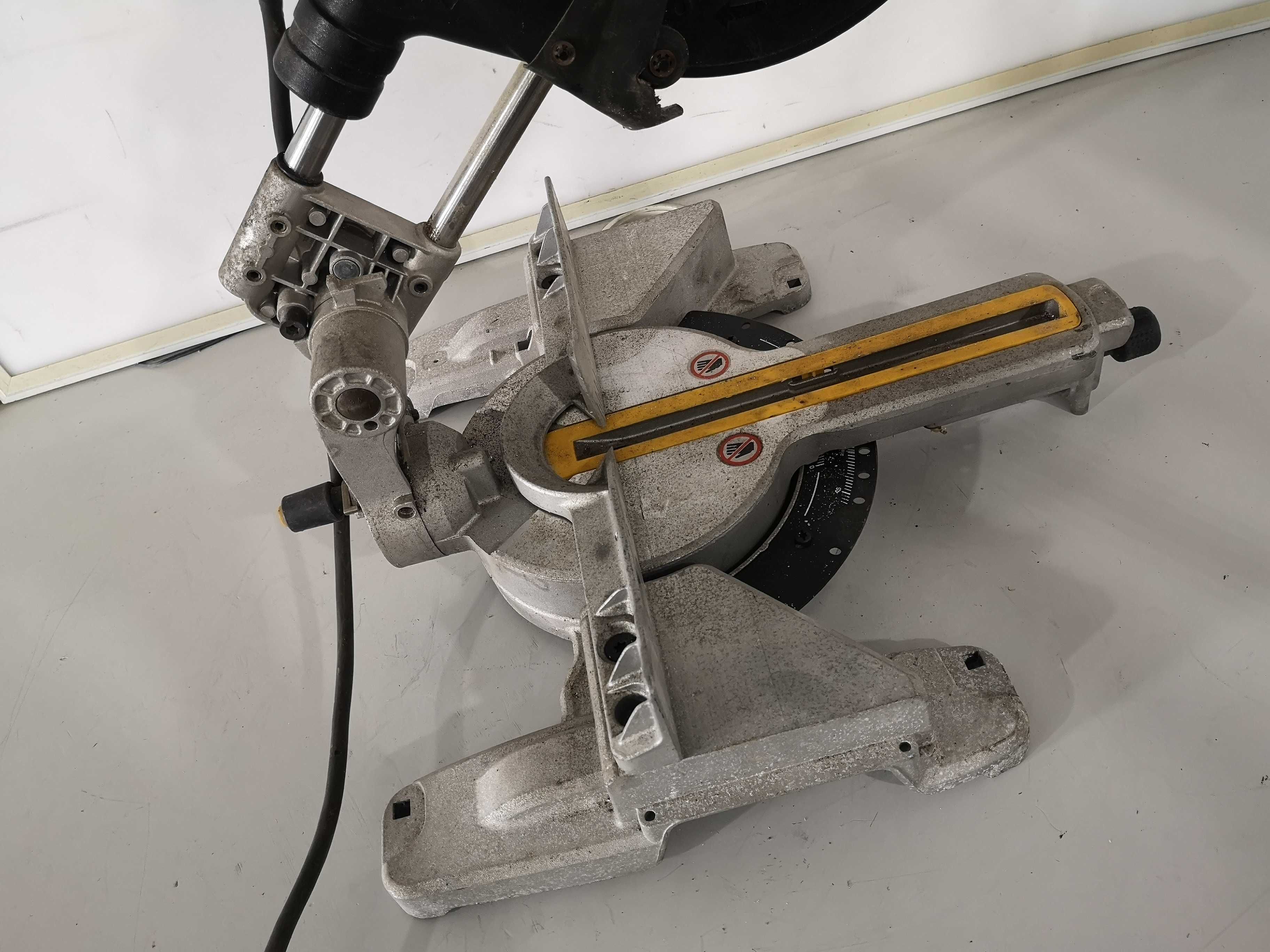 Циркуляр пендула - Dewalt 1400W / 216mm / 110V