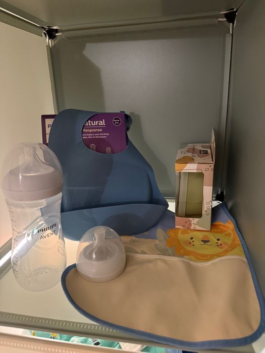 Ново шише за хранене и купичка