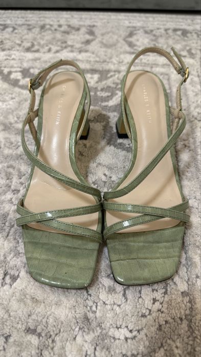 Sandale cu toc Charles & Keith marimea 37