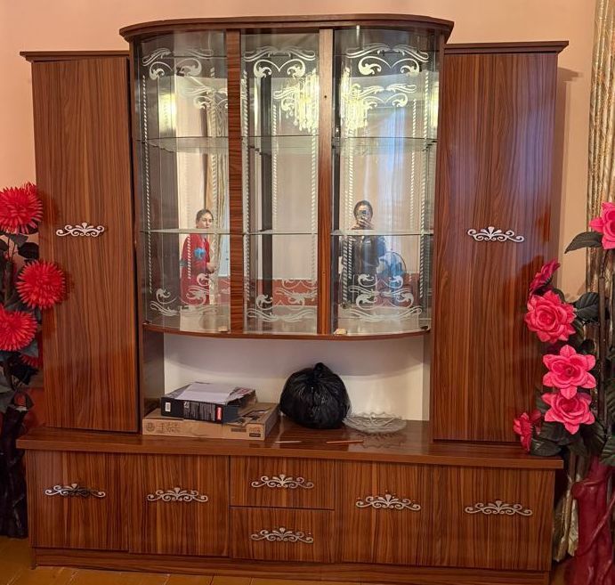 Стенка сотилади срочно