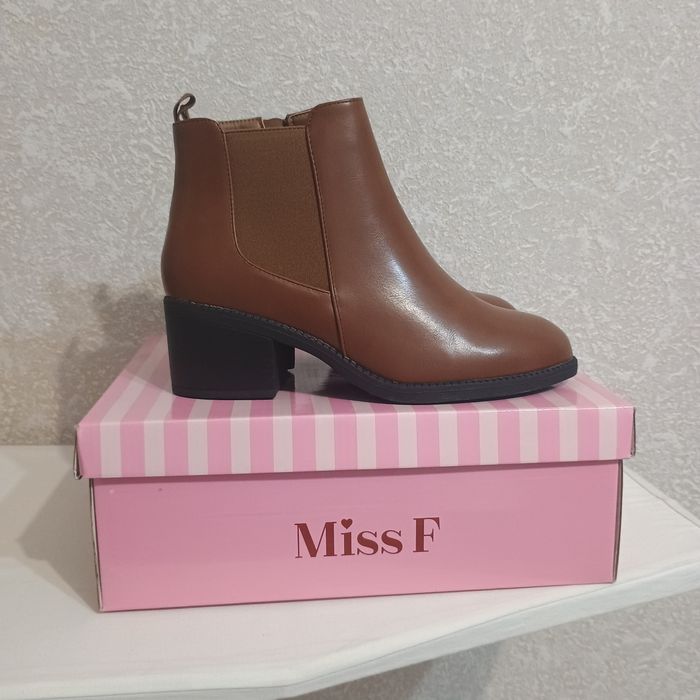 Етік сатылады әйел адамға, жаңа,  күзгі-көктемгі