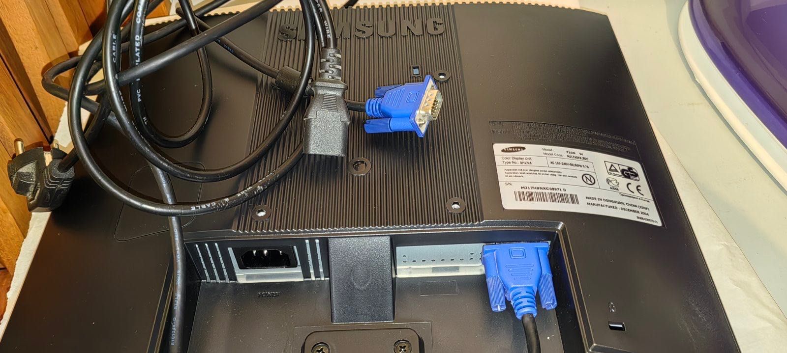 Монитор Samsung 710Nw