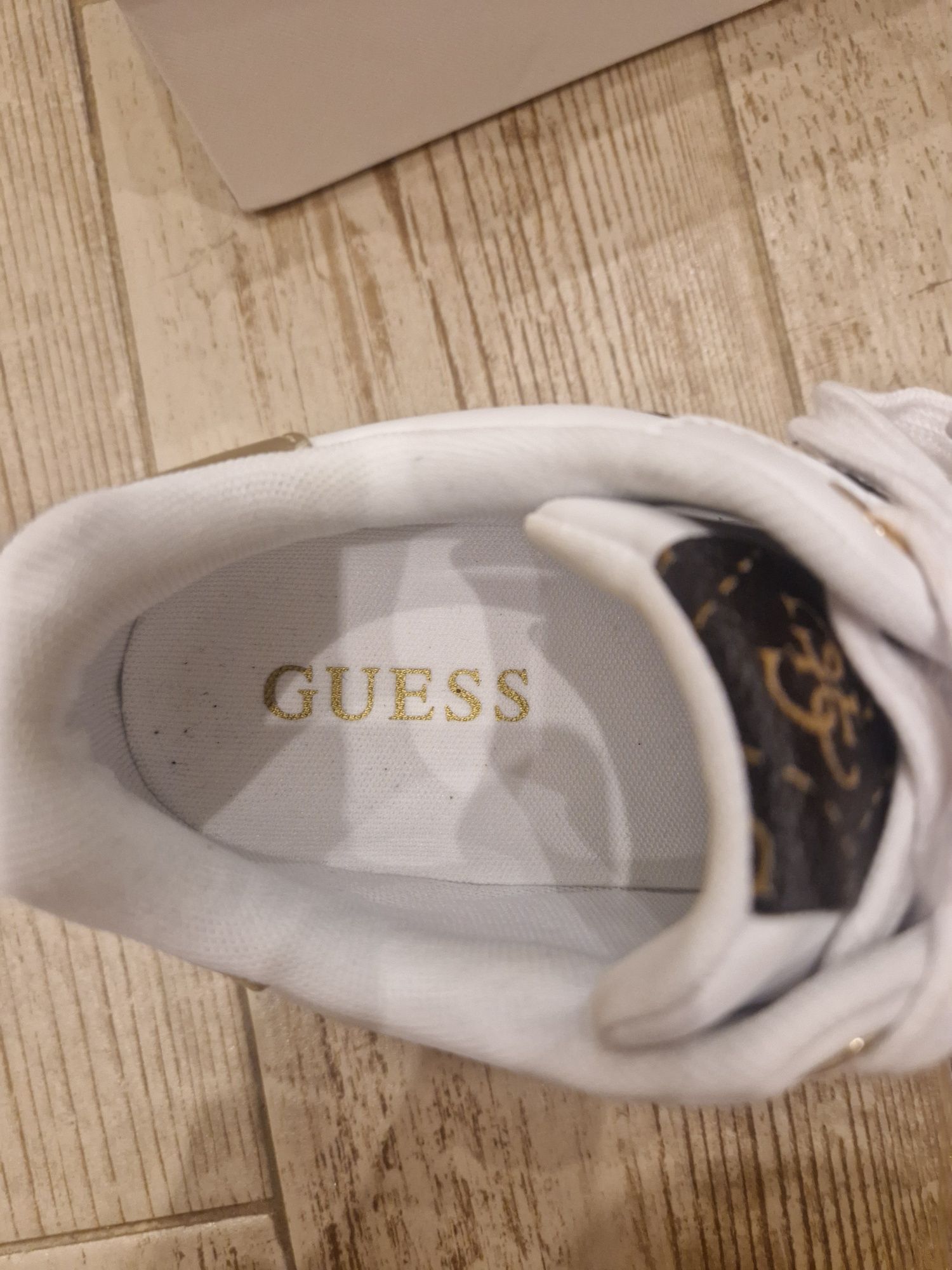 Дамски маратонки GUESS