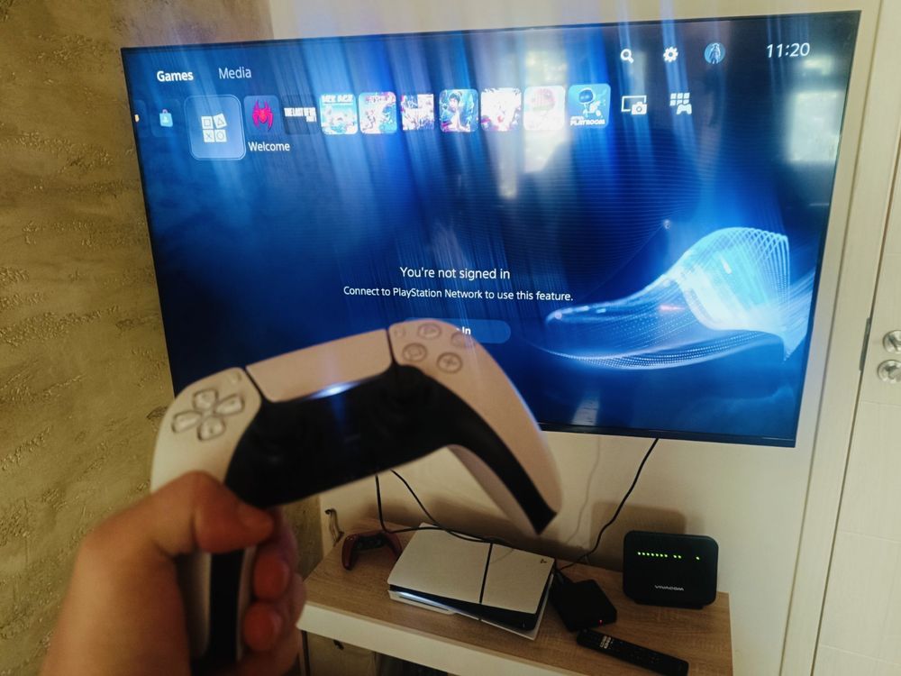 Нов playstation 5 с два джойстика и подарък игра