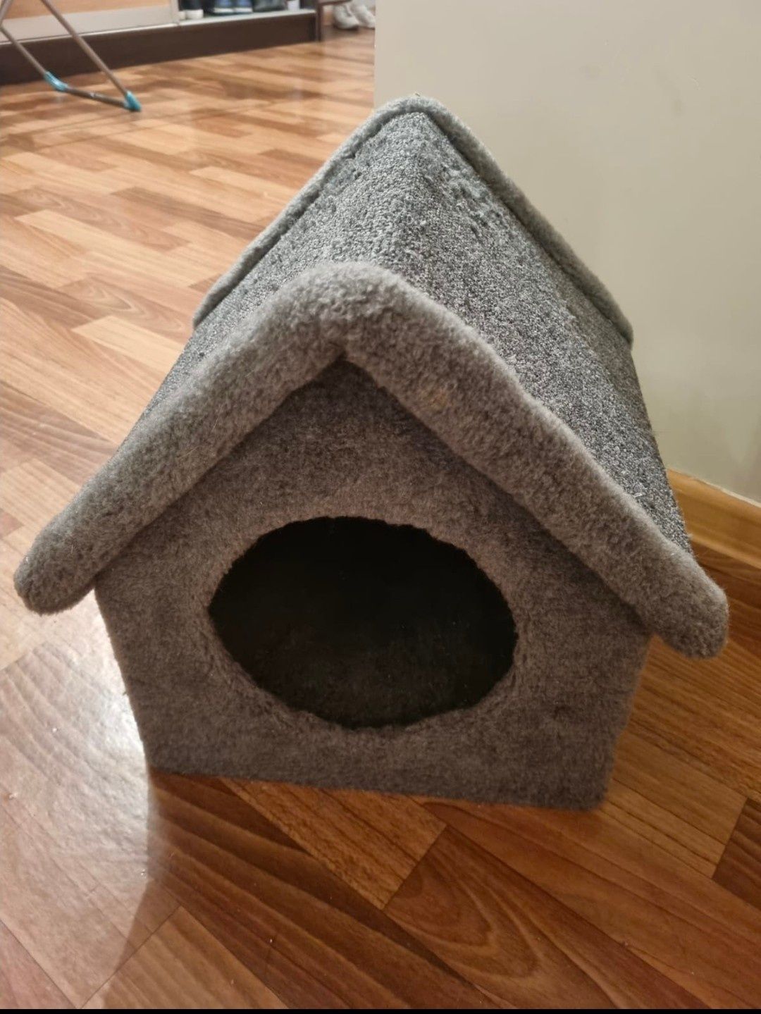 кошачий домик с крышей