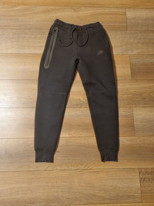 Pantaloni Nike Tech Fleece
