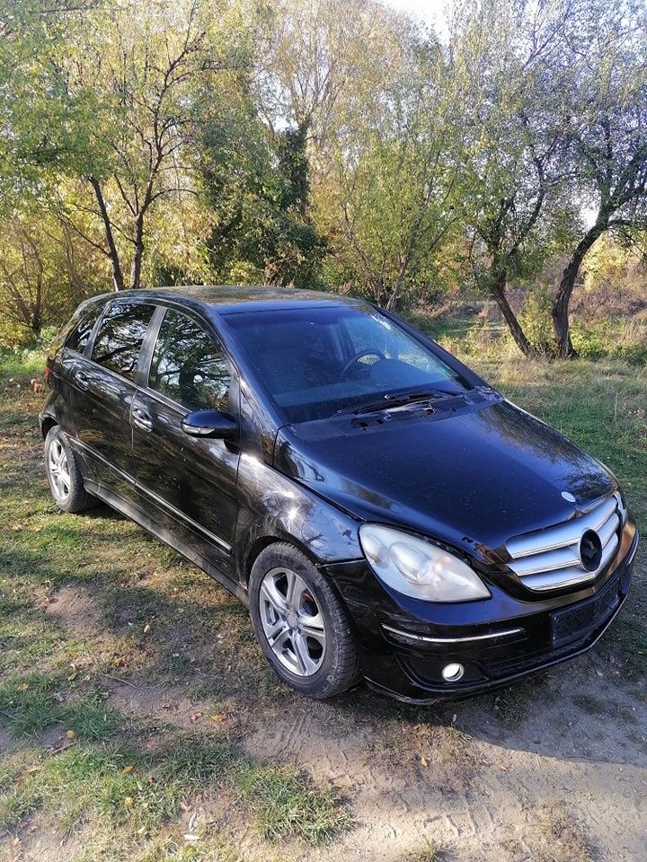 На Части! B class W245 200 CDI Ръчна