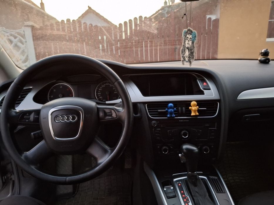 Vând Audi a 4 b8 negociabil