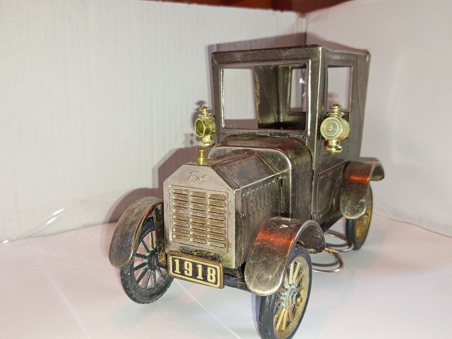 Machetă rară Ford 1918 din metal complet cu muzicuță