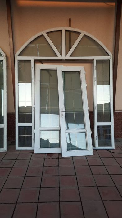 eshik.  sotiladi. va.romlar eshik qilamiz qabul. 24/7