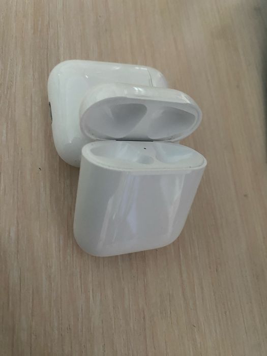 Airpods 1,2  кейсы !фото кейса только 1, есть и 2 в отличном состоянии