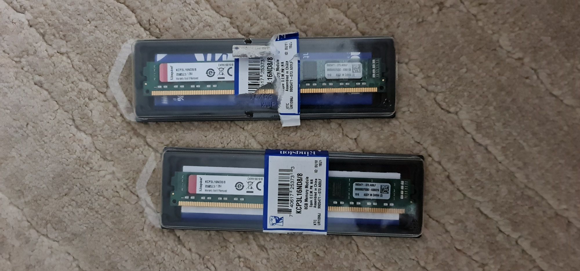 Vând plăcuțe RAM a câte 8GB