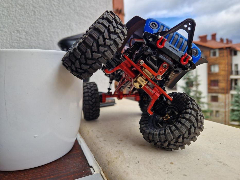 Микро катерач micro crawler Axial SCX24 full injora brushless