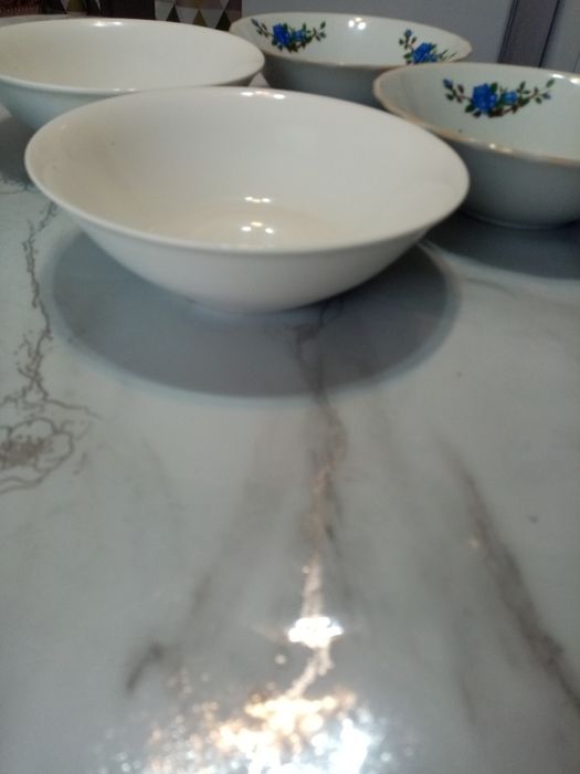 Продам глубокие тарелки в хорошем состоянии