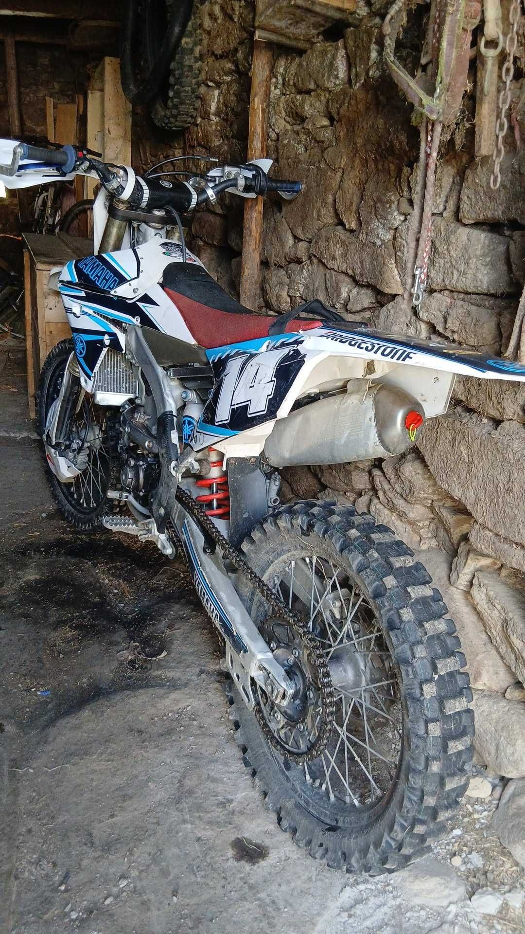 Vând yamaha yz250f