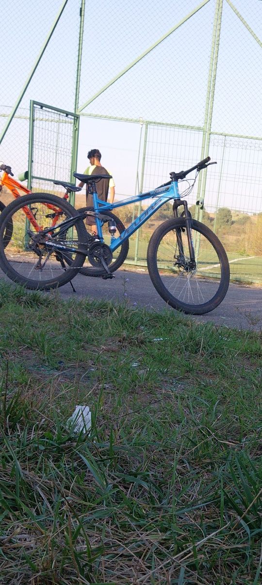 Vând bicicleta MTB Velors