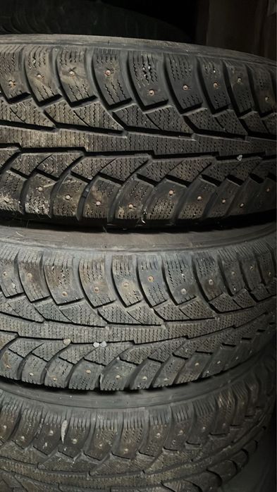 Продам шины шипованные с дисками 225/70/16 стояли на лексус рх300.