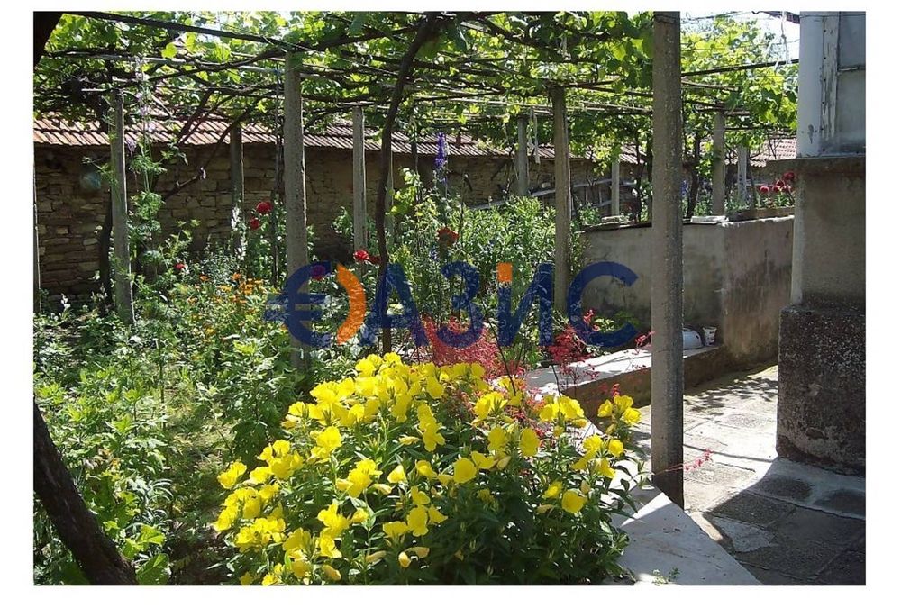 Къща в селото. Огнен, обл. Бургас, България, 65 кв. м. и земя 1000 кв.