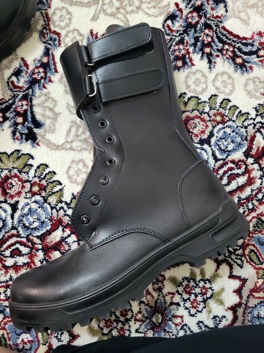 Кишки харбий оёк кийим (сапог) сотилади