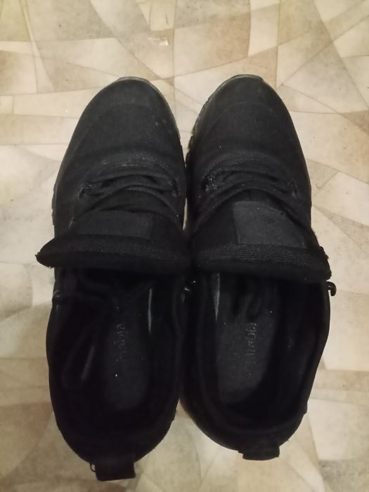 Зимние кроссовки срочно продам