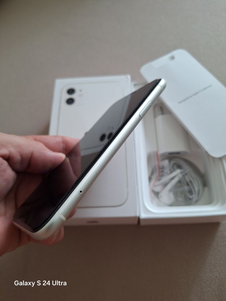 IPhone 11 White 64GB Неразличим от Нов