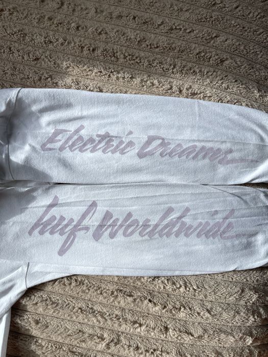 Мега интересна HUF блуза