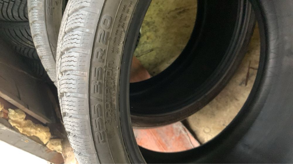 255/35/20 нокиан зимни