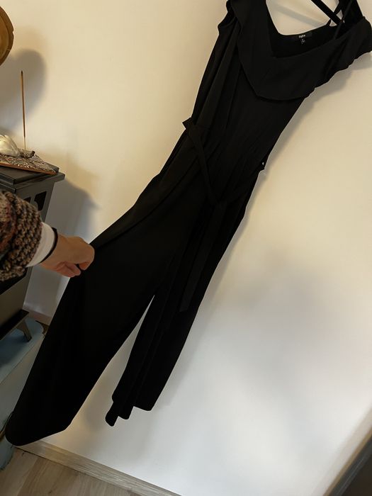 Salopeta neagră decoltată de la Tigha