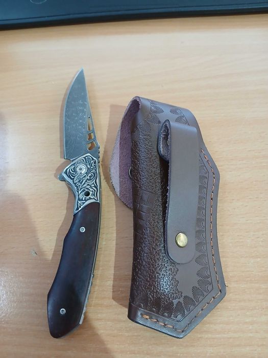 Cutit pliabil Damascus, maner lemn, fara suruburi