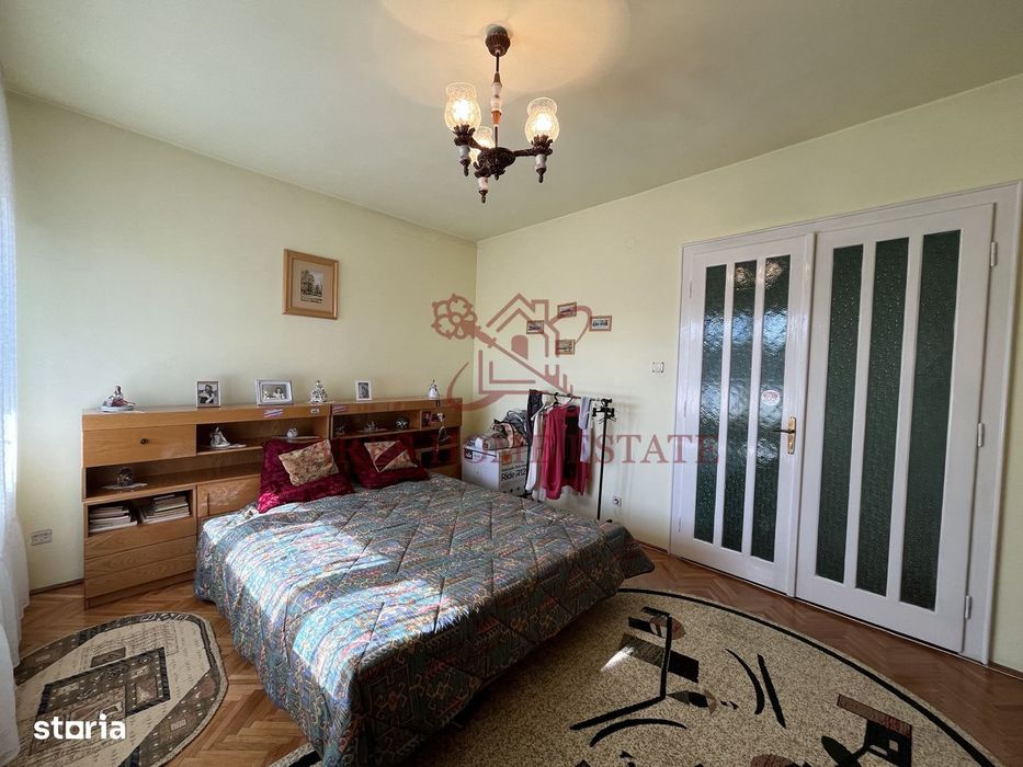 Vilă spațioasă 6 camere în centrul Lugoj – teren 471 mp, garaj