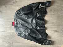Bluza guess purtata