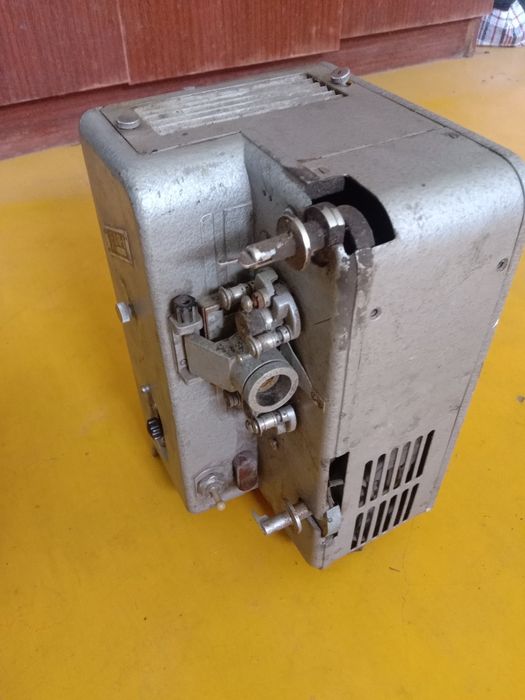 Продам кинопроектор