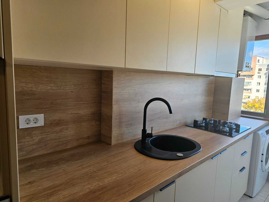 Inchiriez apartament cu o camera semicentral