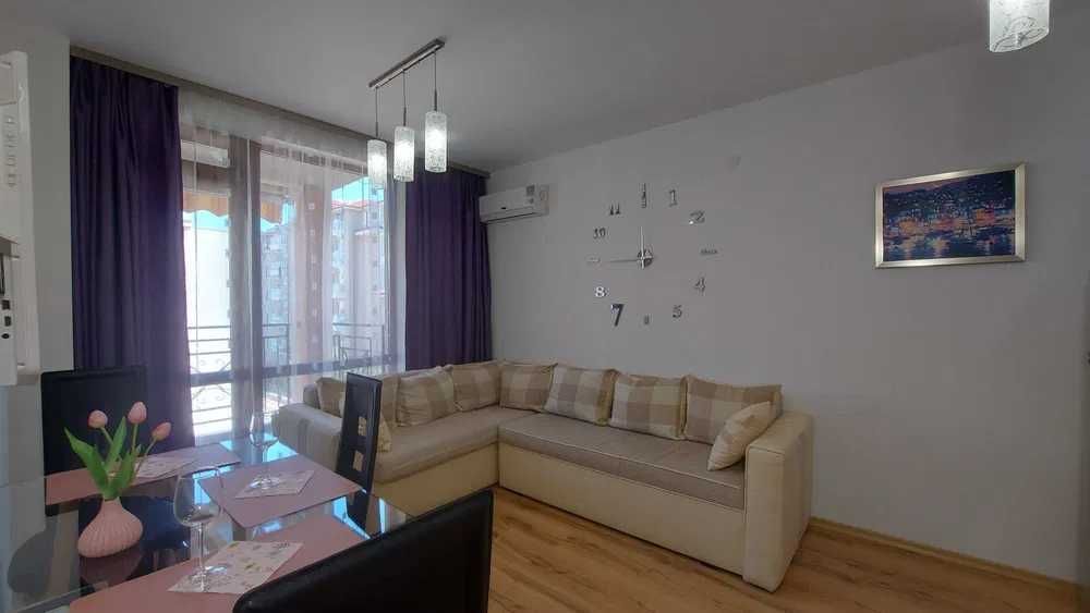 Дава се под наем Двустаен апартамент в Свети Влас - 50 кв.м за 300 € - Снимка #1