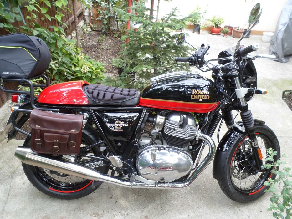 Royal Enfield Interceptor 650 cu sau fara accesorii