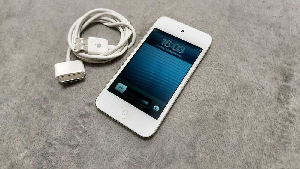 Apple iPod touch 4th generation 8 Gb White