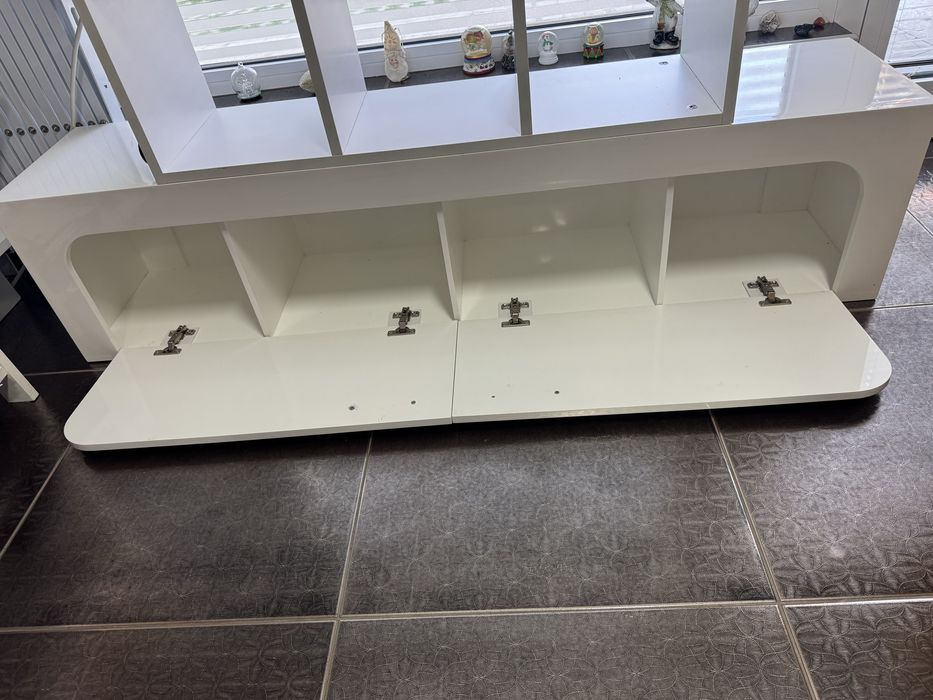 Свободностояща Етажерка и шкаф