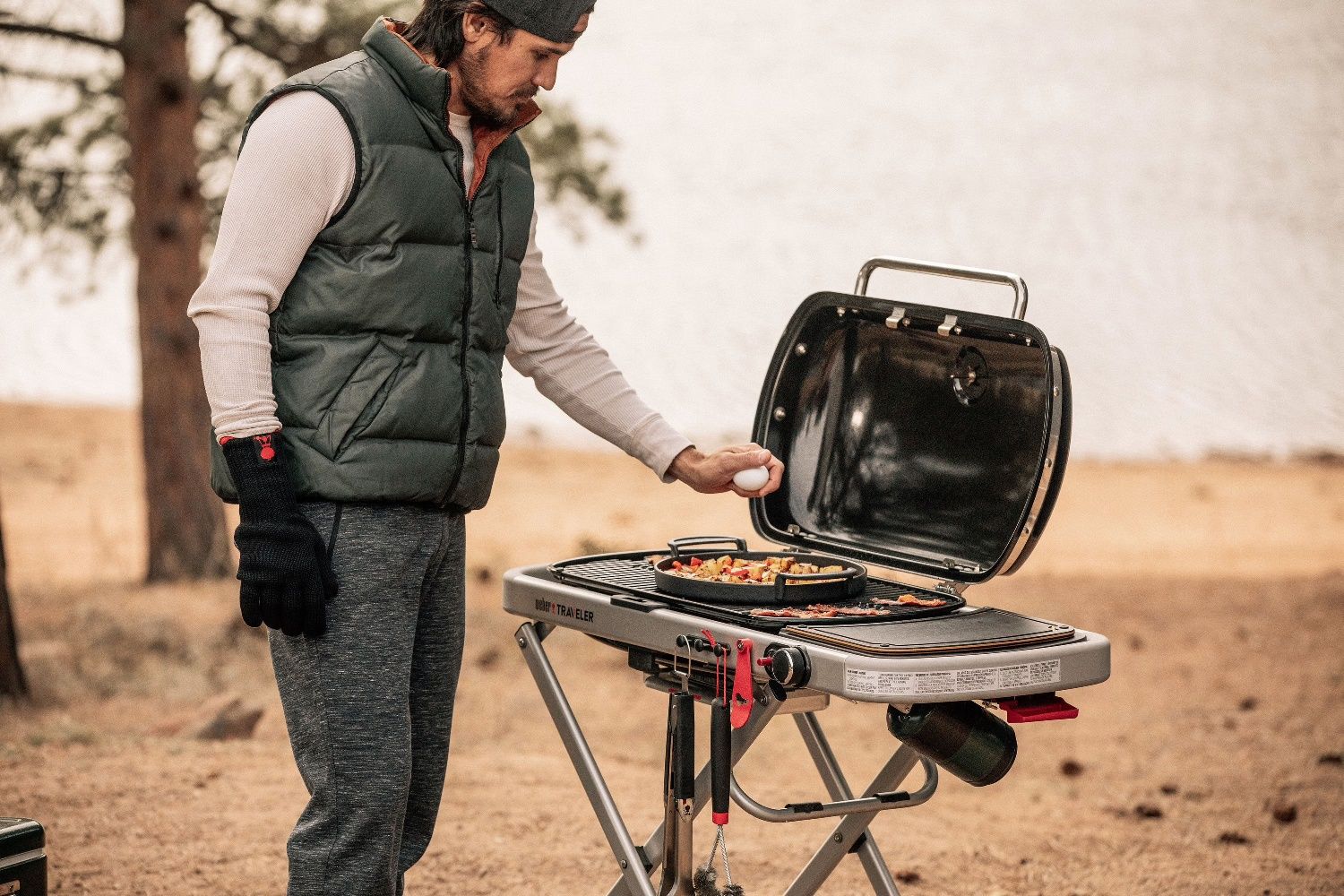 Газово барбекю Газова скара Weber Traveler Black Edition